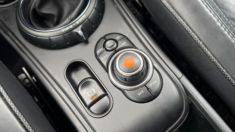 MINI Countryman 1.5 Cooper 5dr Auto [Chili/Nav+ Pack] Petrol Hatchback